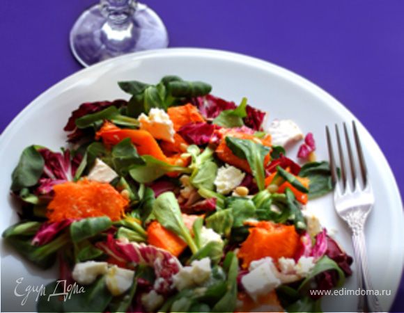 Теплый салат с тыквой