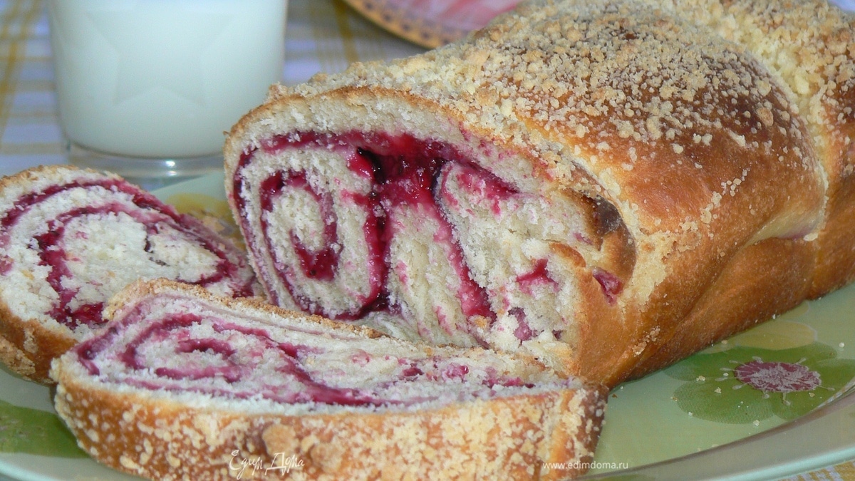 Хлеб со штрейзелем и смородиной