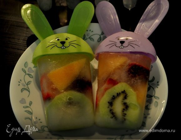 Фруктовый салат на палочке