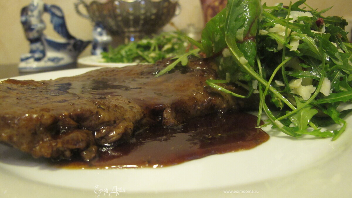 Рибай-стейк и соус Jack Daniel's 
