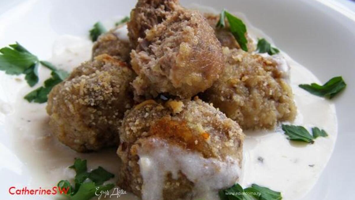 Фрикадельки из индейки со сметанно-ореховым соусом