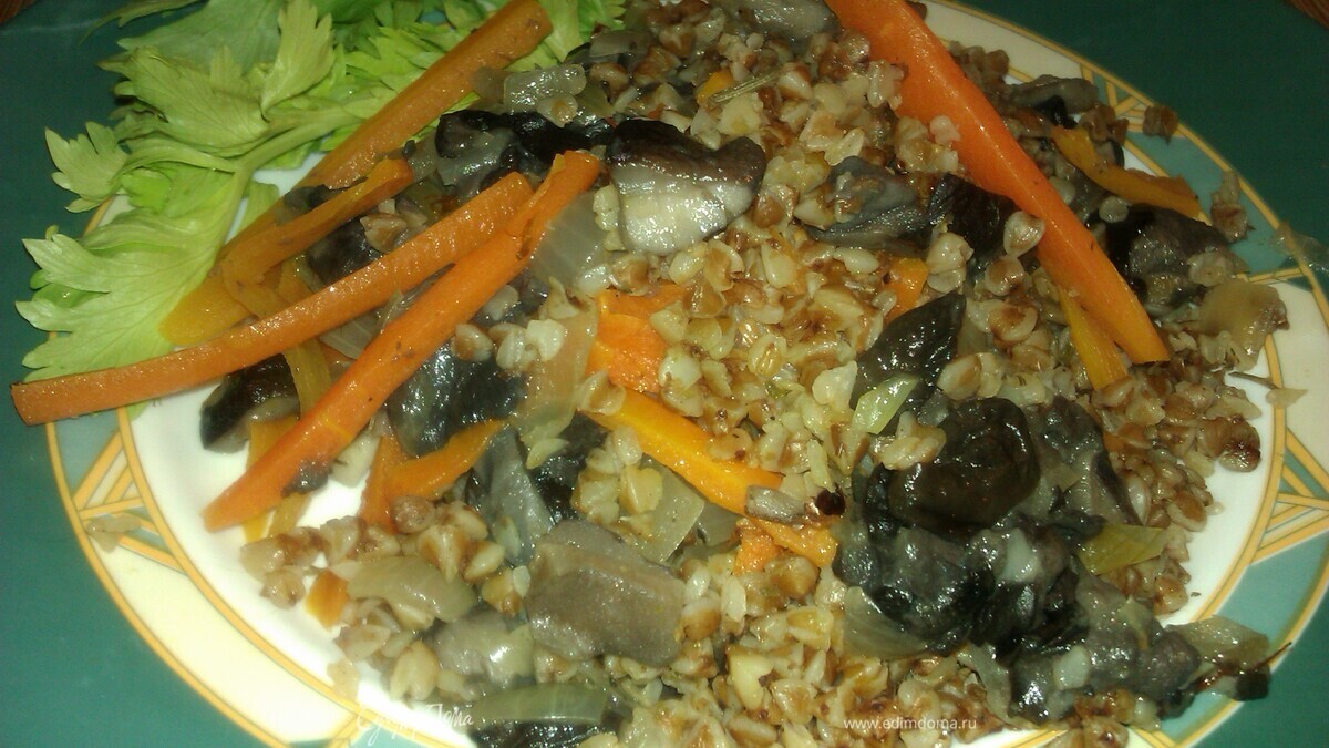 Рассыпчатая гречка с маслятами и травами. Актуально в пост