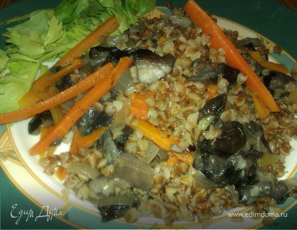 Рассыпчатая гречка с маслятами и травами. Актуально в пост