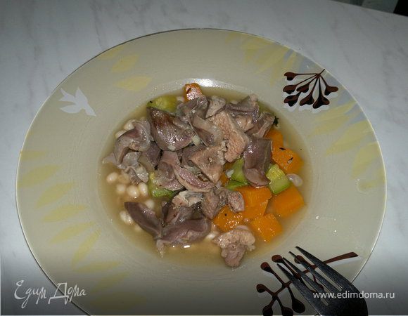 Похлебка с индюшачьими желудочками, бедром и овощами