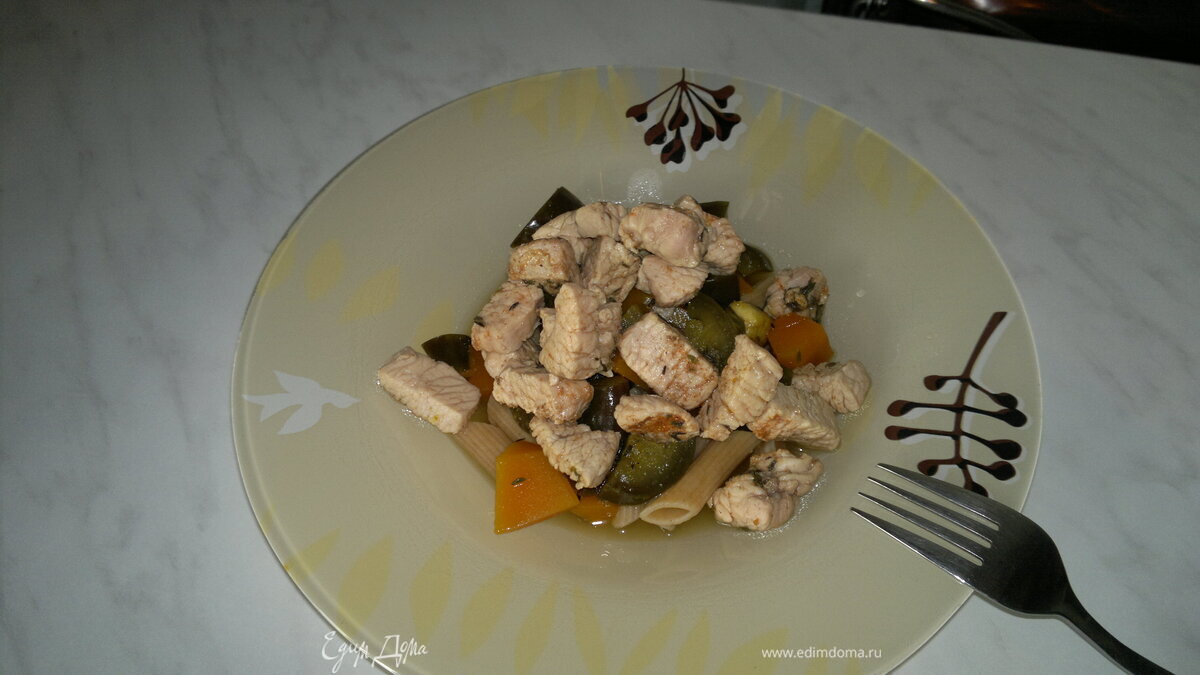 Паста с баклажаном, тыквой и индейкой