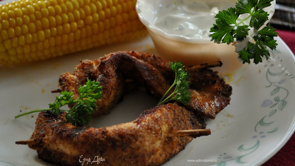 Курятина на шпажках с соусом