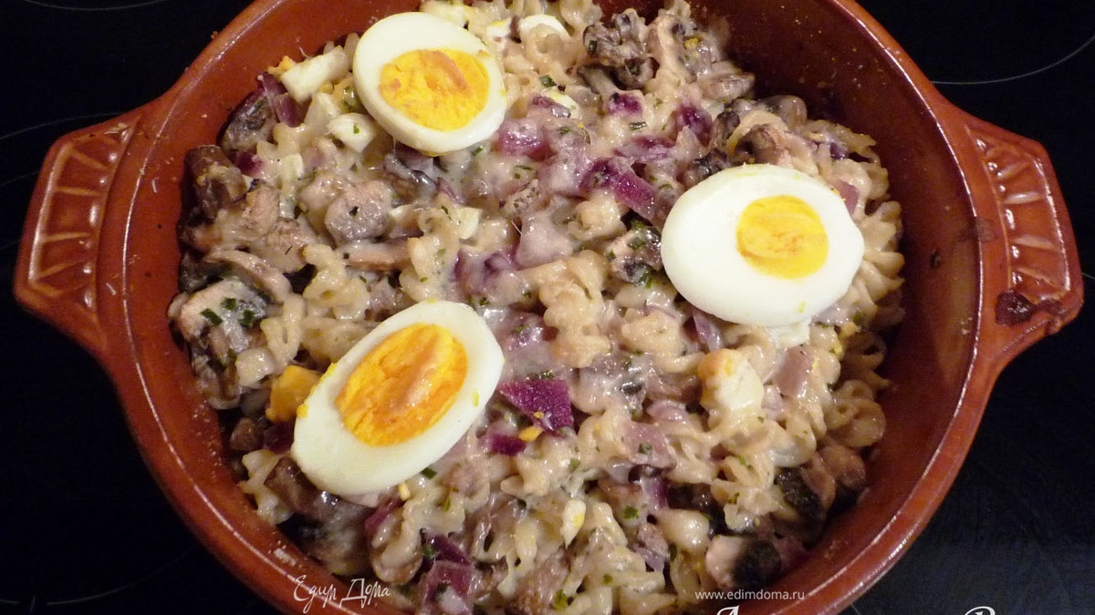 Быстрая запеканка с макаронами, грибами и яйцами