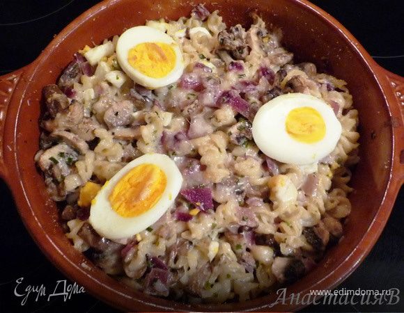 Быстрая запеканка с макаронами, грибами и яйцами