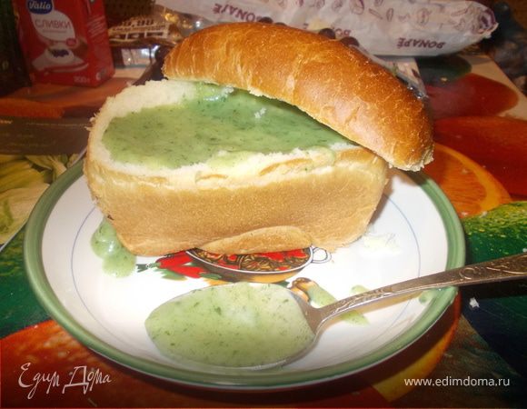 Суп-пюре из шпината в хлебушке