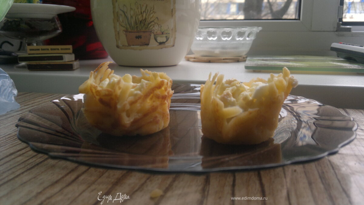 Сырные корзиночки с салатом из мяса криля