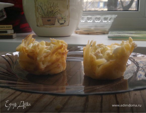 Сырные корзиночки с салатом из мяса криля Сырные корзиночки с салатом из мяса криля