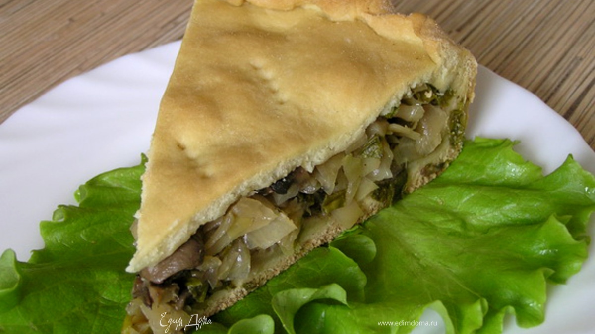 Пирог c капустой, грибами и зеленым луком