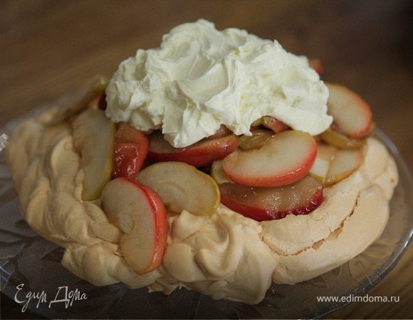 Меренги с яблоками и взбитыми сливками Меренги с яблоками и взбитыми сливками