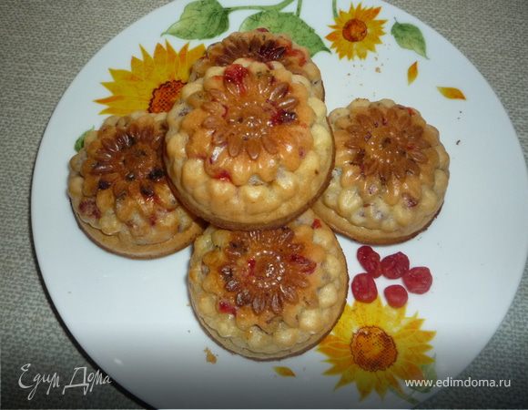 Маффины с изюмом и вишней