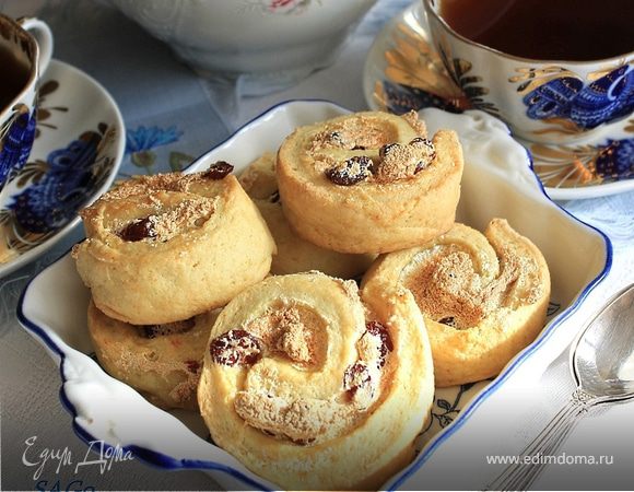 Творожные булочки с вяленой вишней