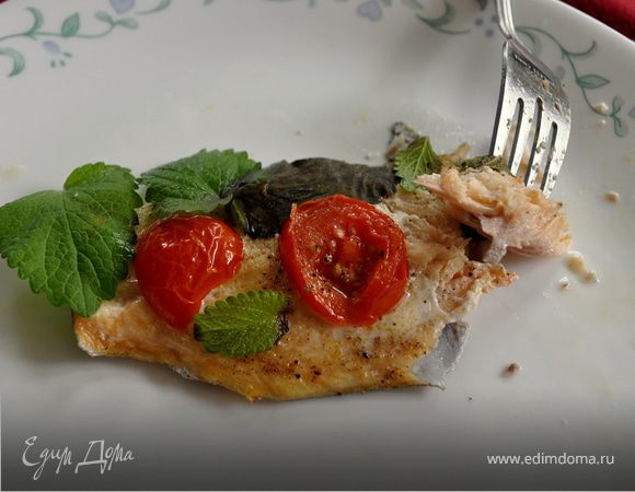 Форель с помидорами и базиликом Форель с помидорами и базиликом