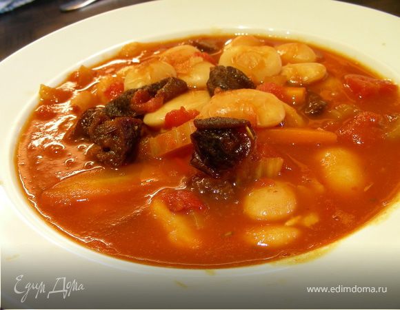 Суп из фасоли с черносливом и розмарином