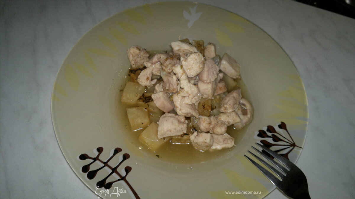 Два вида грудок птицы и корень сельдерея тушеный с тимьяном