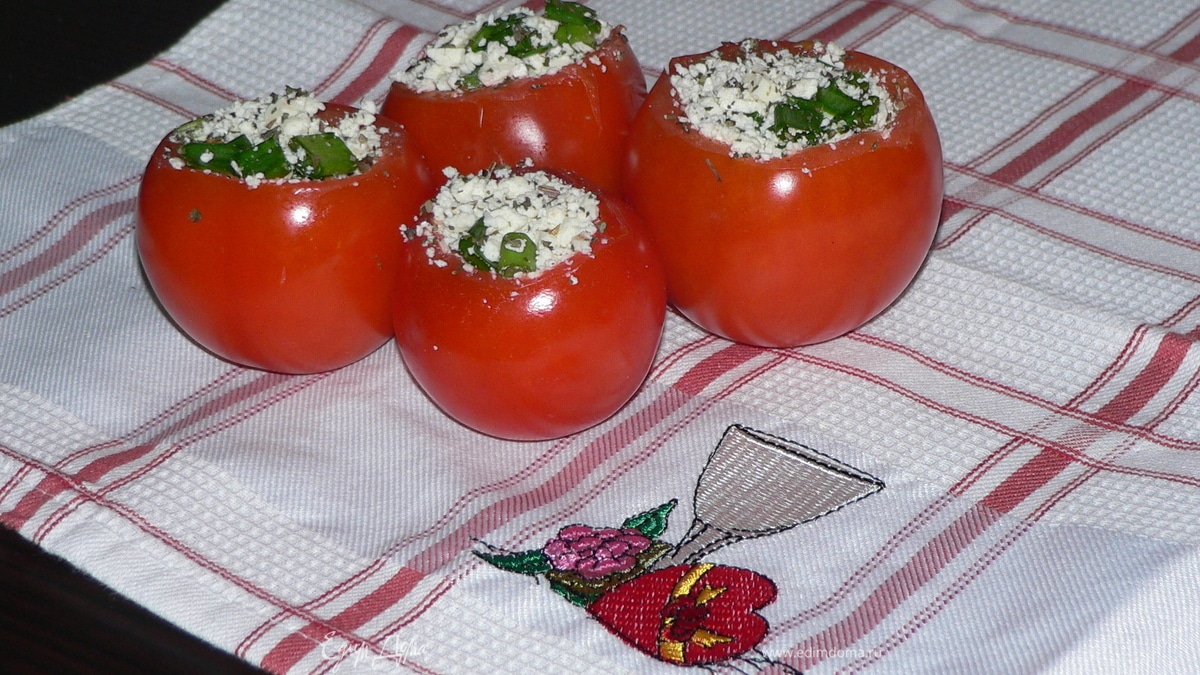 Помидоры, фаршированные брынзой