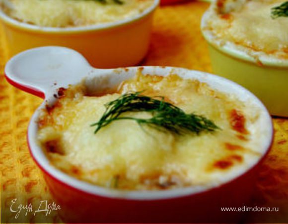 Сырный гратен с креветками и красным луком Сырный гратен с креветками и красным луком