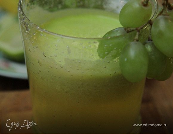 Сок из ананаса, винограда и сельдерея Сок из ананаса, винограда и сельдерея