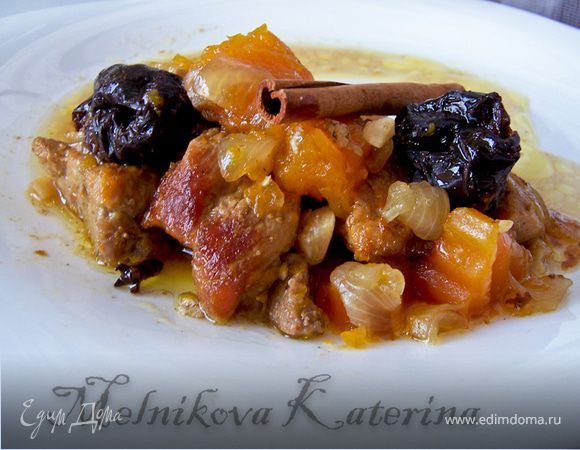 Мясной цимес с тыквой и черносливом