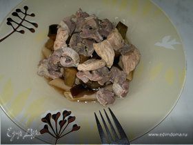 Паста с баклажаном в бальзамическом соусе и мясо птицы с кориандром