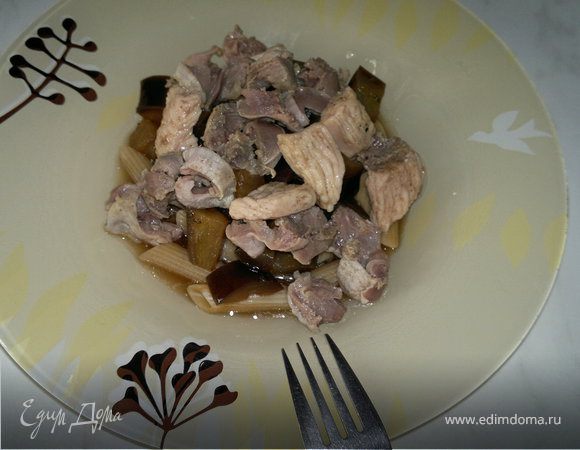 Паста с баклажаном в бальзамическом соусе и мясо птицы с кориандром Паста с баклажаном в бальзамическом соусе и мясо птицы с кориандром