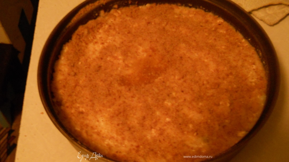 Шарлотка с рисом и яблоками