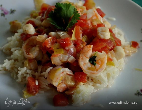 Тушеные морские гребешки с креветками Тушеные морские гребешки с креветками