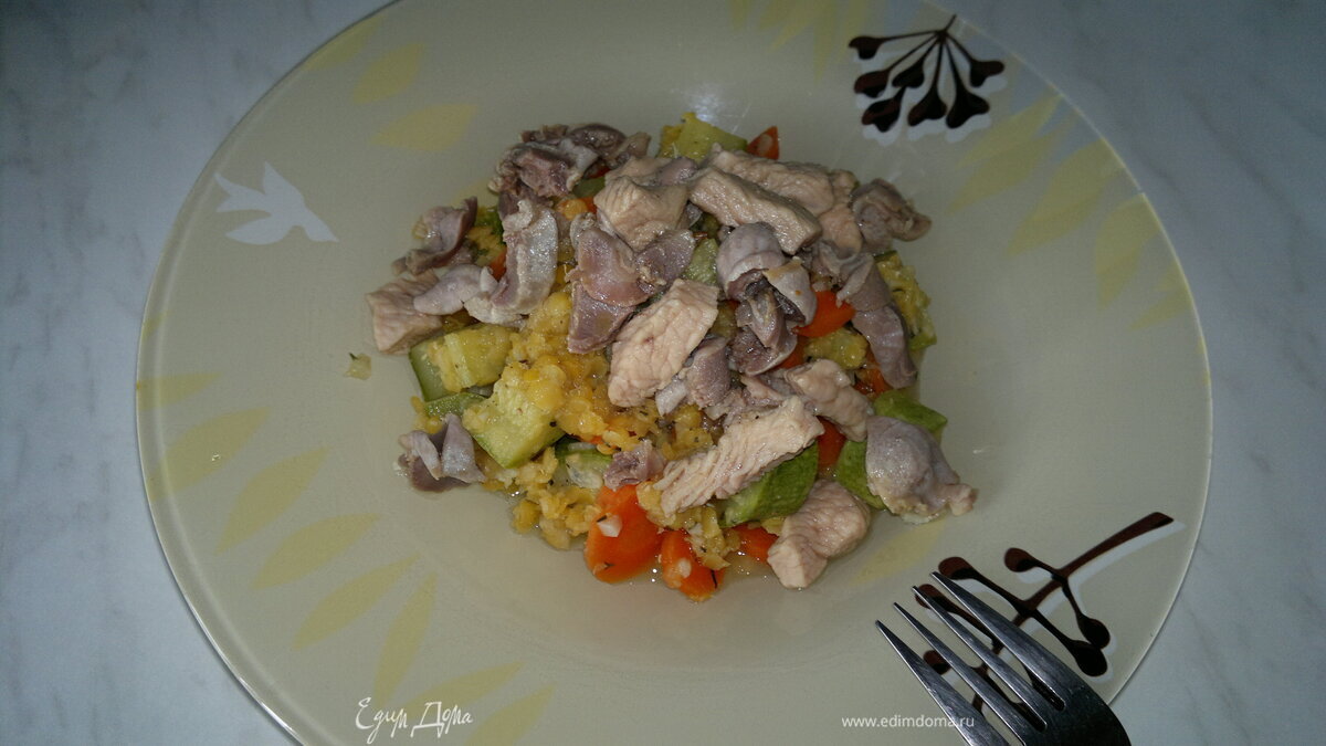 Чечевица с овощами и чесноком, желудки и грудка индейки