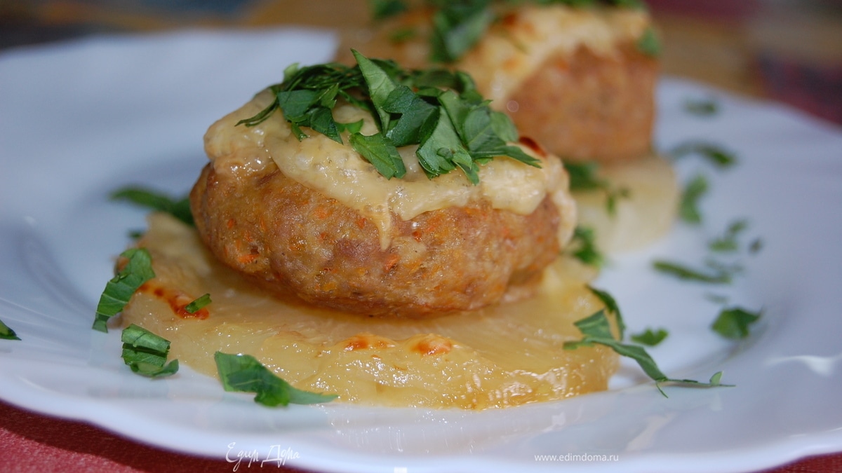 Мясные шарики на ананасе