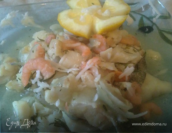 Треска в горчичном соусе с креветками и зеленью