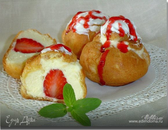 Эклеры с заварным творожным кремом и клубникой Эклеры с заварным творожным кремом и клубникой