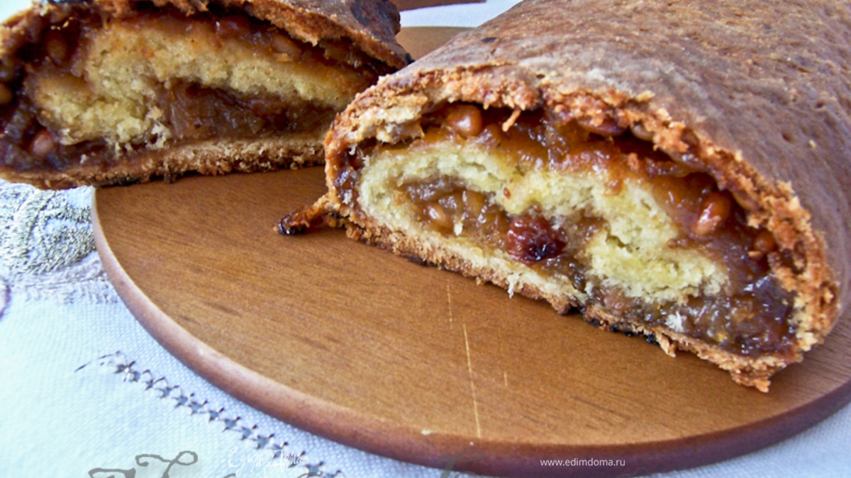 Рулет с луковым мармеладом