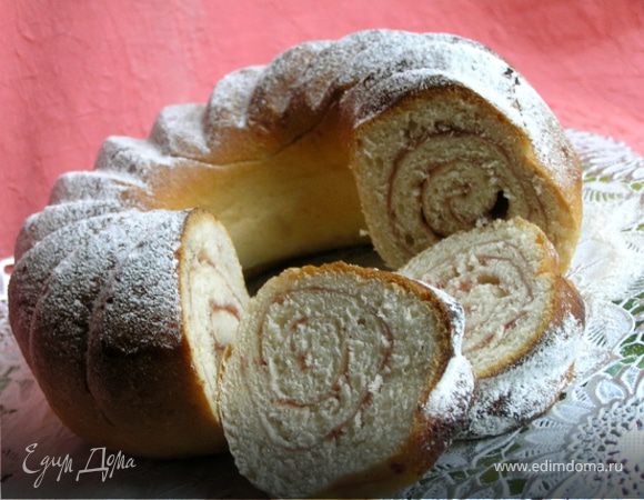 Ванильный рулет с малиной