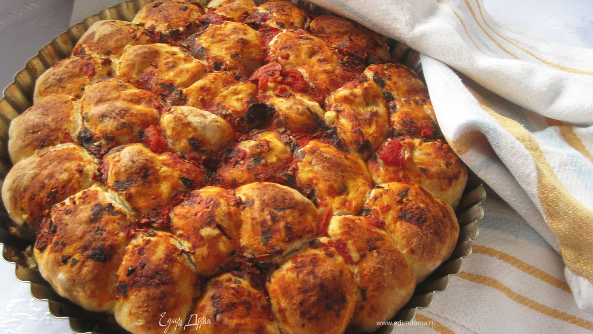 Фокачча из шариков с сыром и оливками 