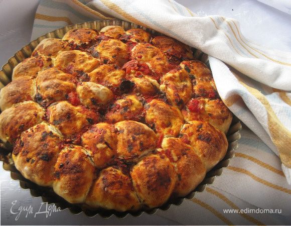 Фокачча из шариков с сыром и оливками Фокачча из шариков с сыром и оливками