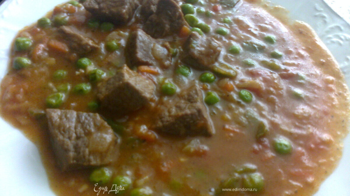 Телятина с горошком и зеленым перцем
