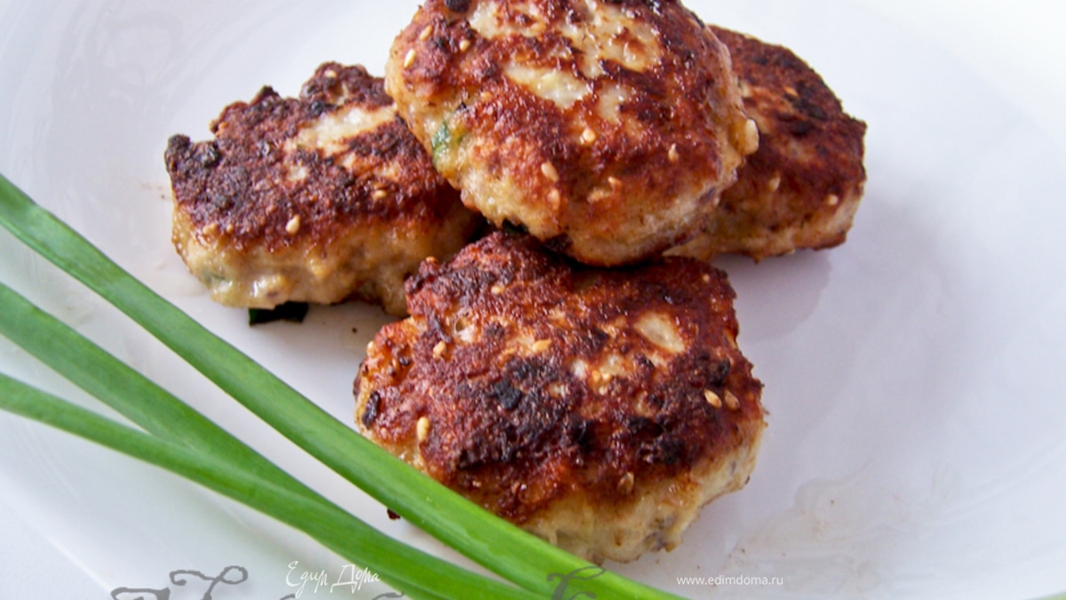 Куриные котлеты с кунжутом и имбирем
