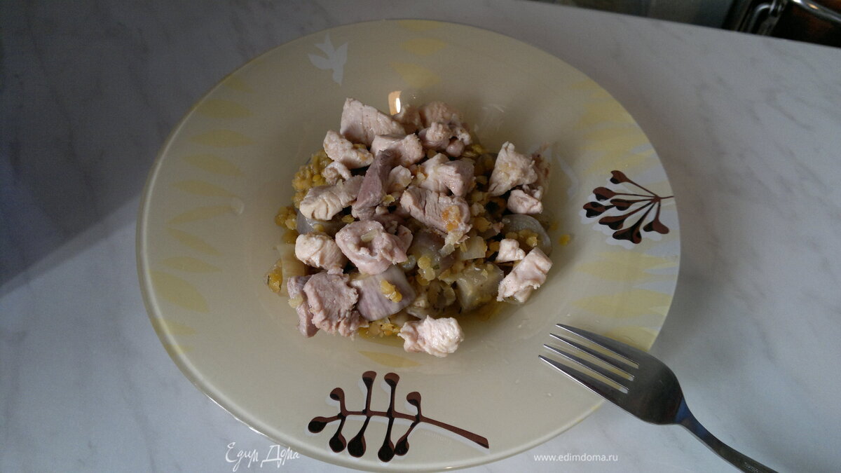Чечевица с баклажаном и чили перцем, мясо птицы с имбирем