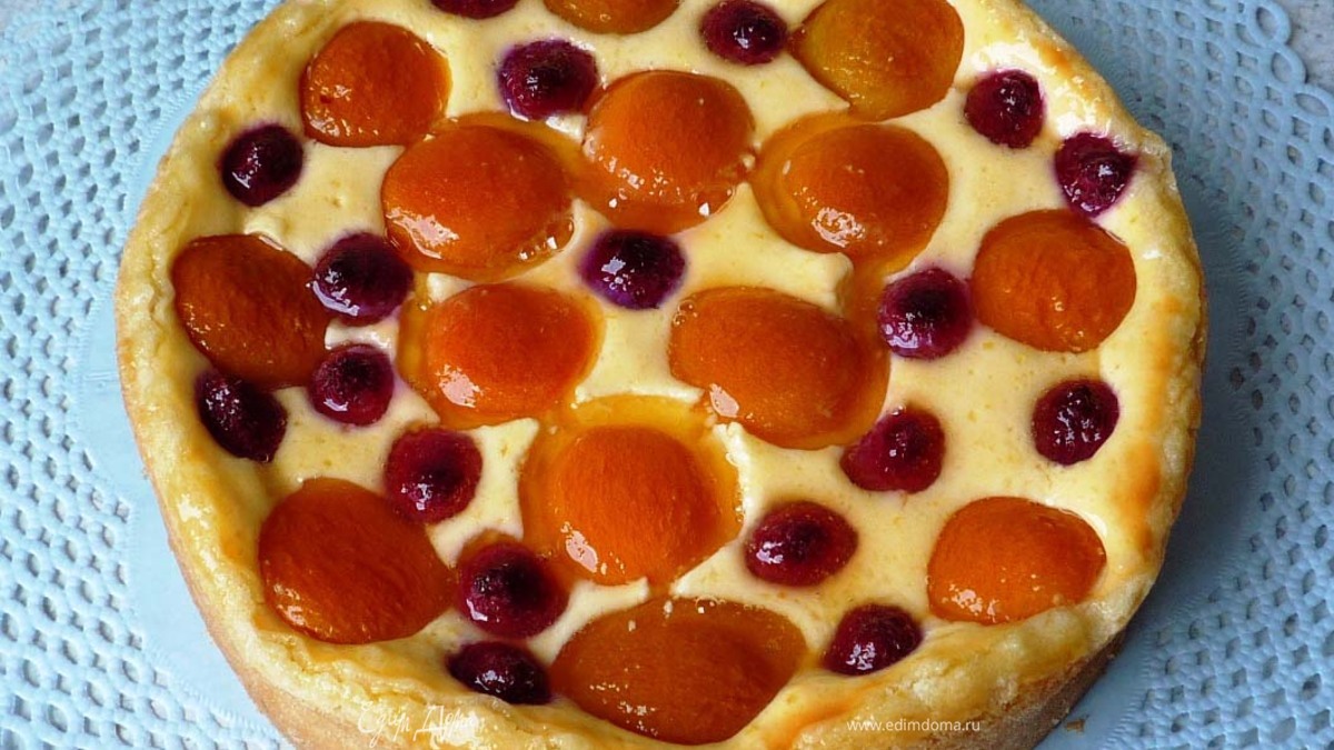 Малиново-абрикосовый пирог с творогом