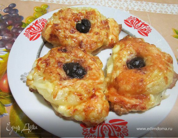 Свиные отбивные с ананасами и маслинами Свиные отбивные с ананасами и маслинами