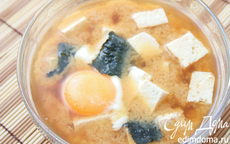 Рецепт Суп Мисо с креветками, тофу и целым яйцом
