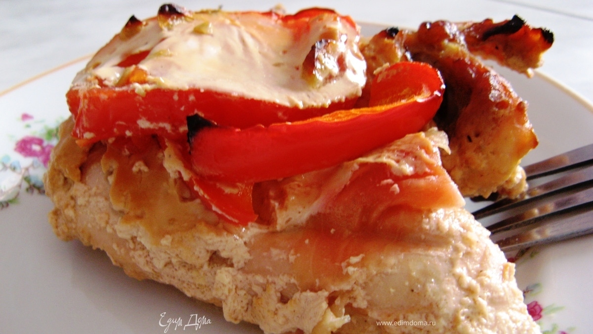 Курица с овощами, запеченная в йогурте с имбирем