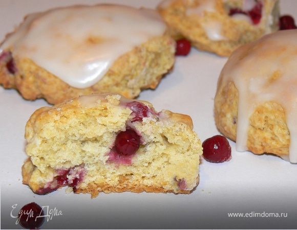 Сконы с кукурузной мукой и брусникой Сконы с кукурузной мукой и брусникой