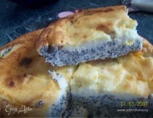 Творожная запеканка с яблоками и маком