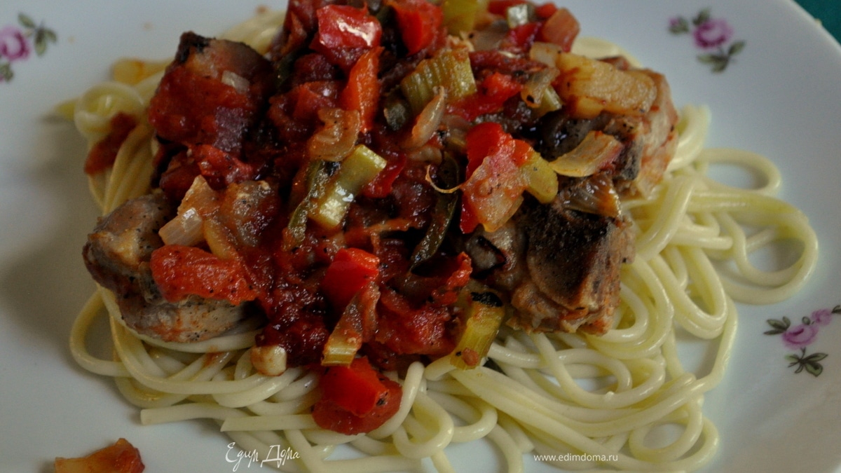 Cвиные отбивные с овощным соусом