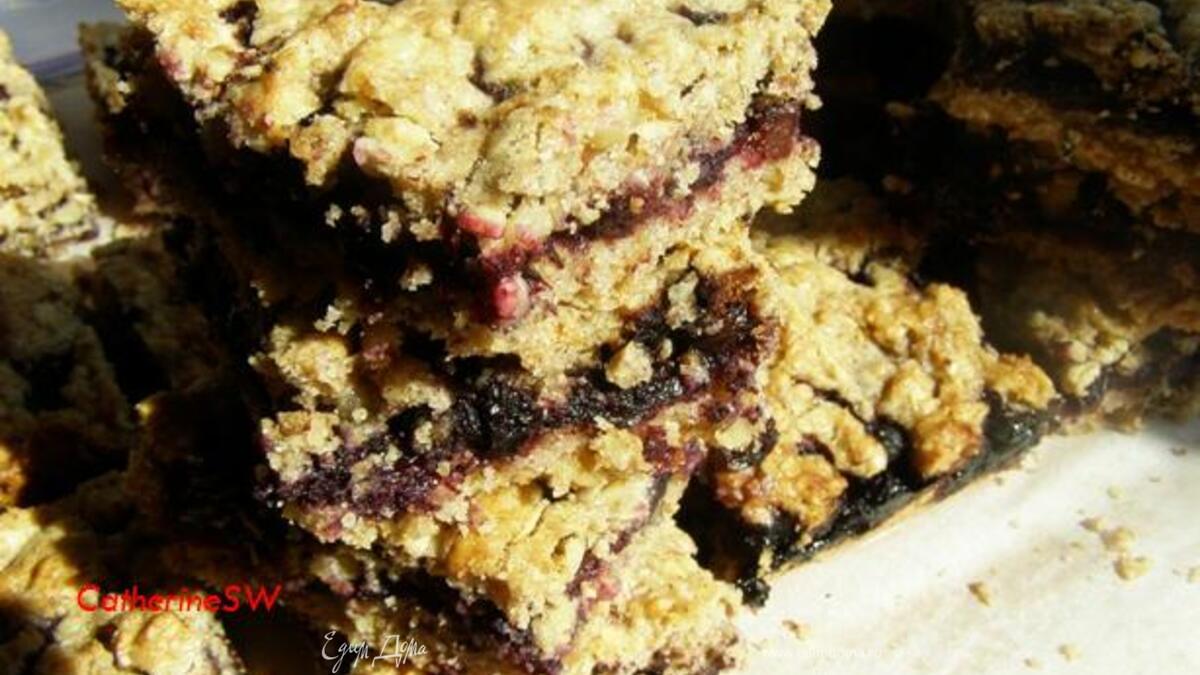 Овсяное печенье с начинкой из черники, изюма и клюквы