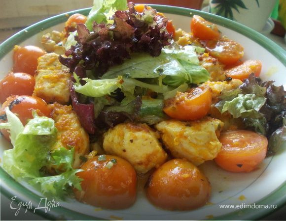 Салат с курочкой,черри и легким апельсиновым дрессингом. Салат с курочкой,черри и легким апельсиновым дрессингом.